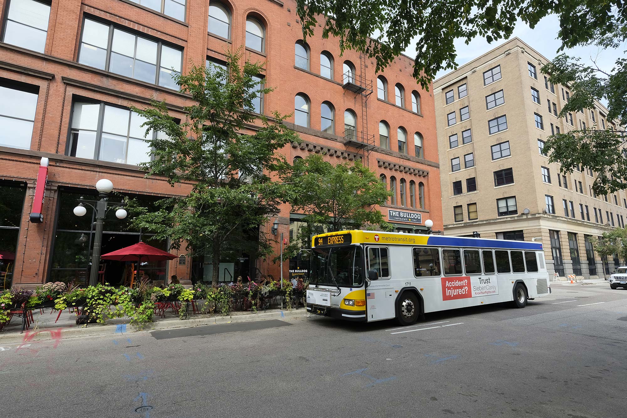 bus-in-front-of-barrio